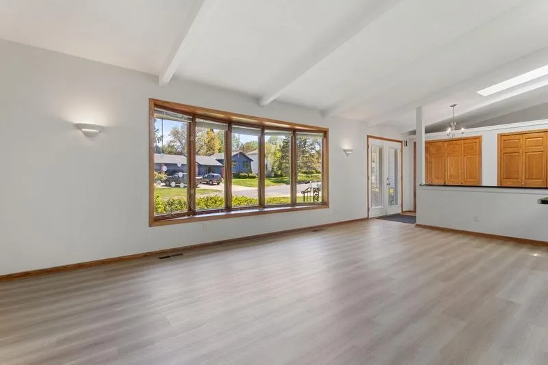 1948 Crown Point Drive Mendota Heights, MN 55118