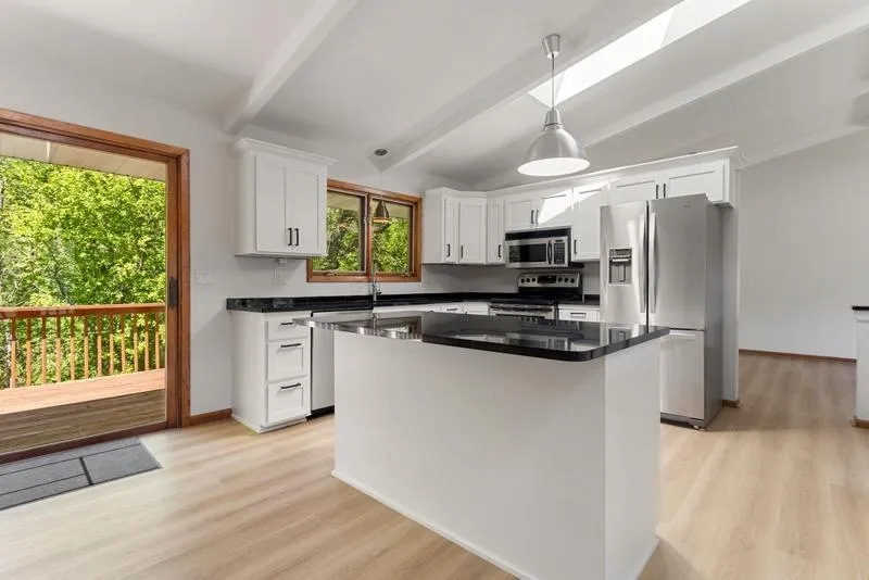 1948 Crown Point Drive Mendota Heights, MN 55118