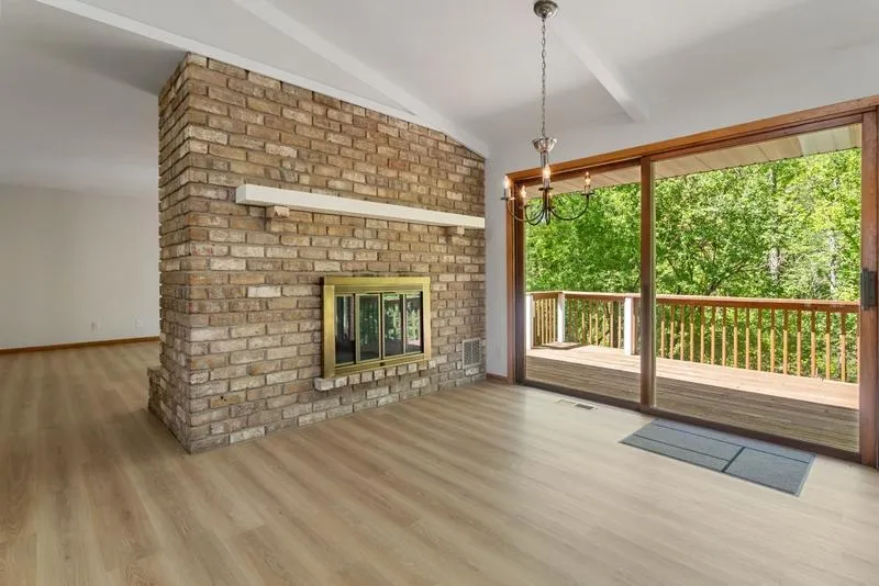 1948 Crown Point Drive Mendota Heights, MN 55118