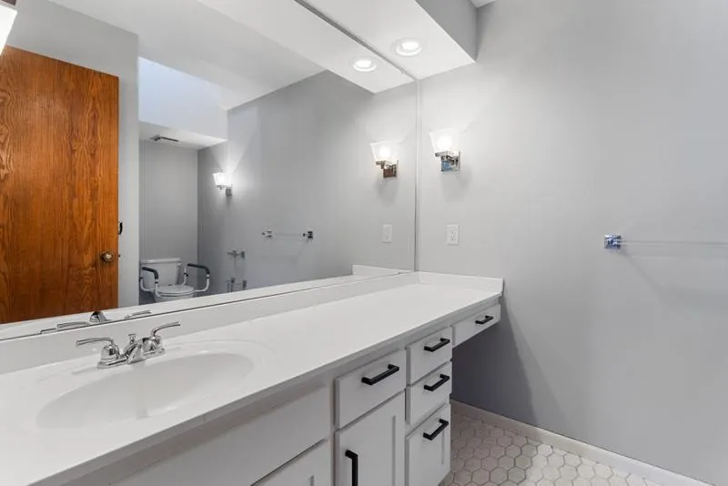 1948 Crown Point Drive Mendota Heights, MN 55118