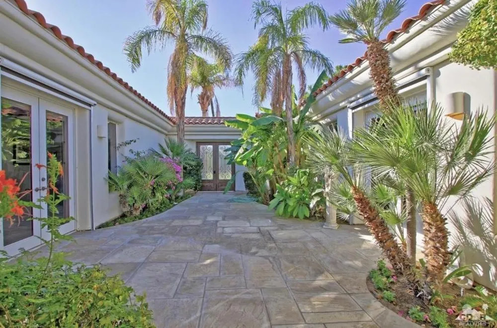 104 Loch Lomond Road Rancho Mirage, CA 92270