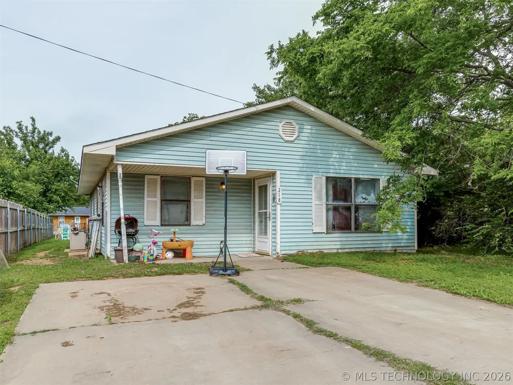 218 S 3rd Avenue Stroud, OK 74079
