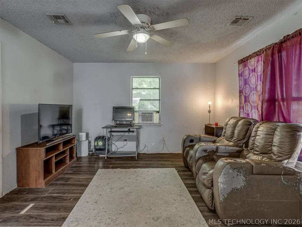 218 S 3rd Avenue Stroud, OK 74079