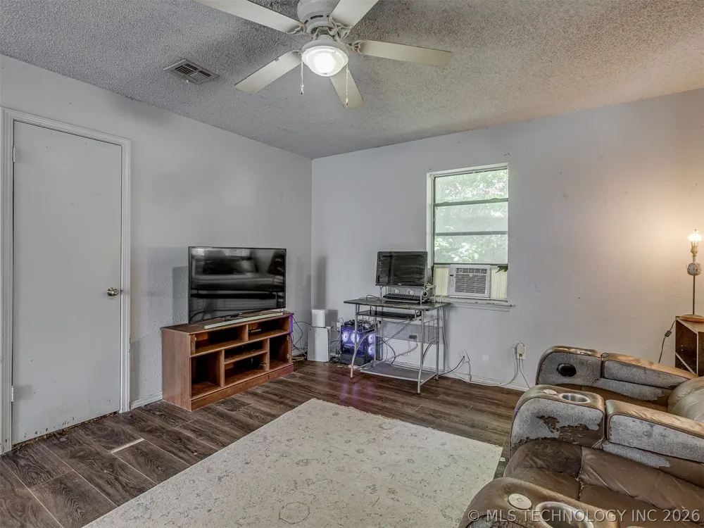 218 S 3rd Avenue Stroud, OK 74079