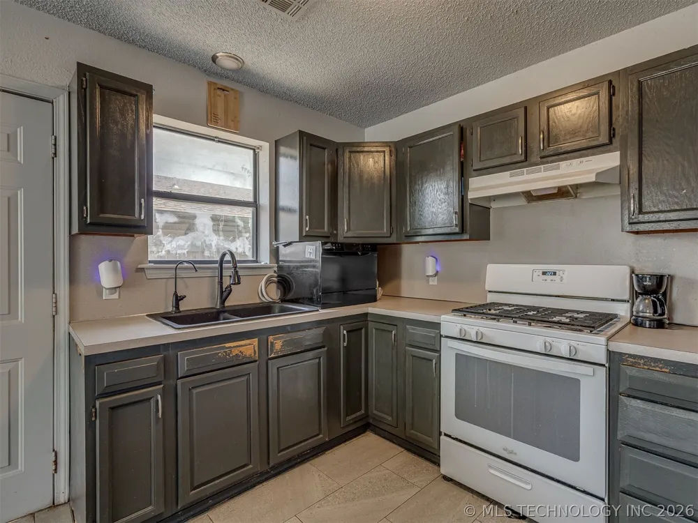 218 S 3rd Avenue Stroud, OK 74079