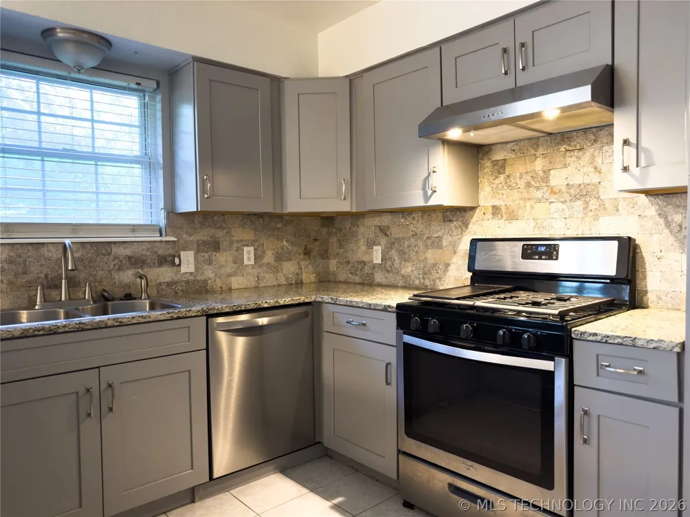 23712 E 104th Street S Broken Arrow, OK 74014