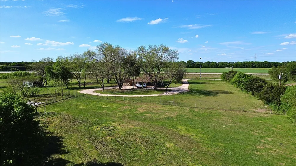 1542 W Reindeer Lancaster, TX 75146