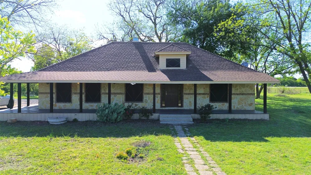1542 W Reindeer Lancaster, TX 75146