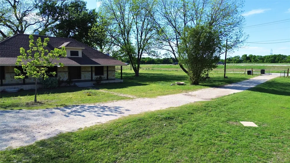 1542 W Reindeer Lancaster, TX 75146