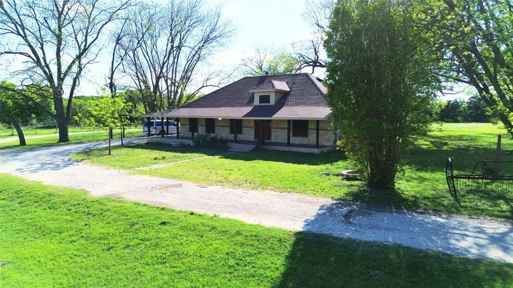 1542 W Reindeer Lancaster, TX 75146