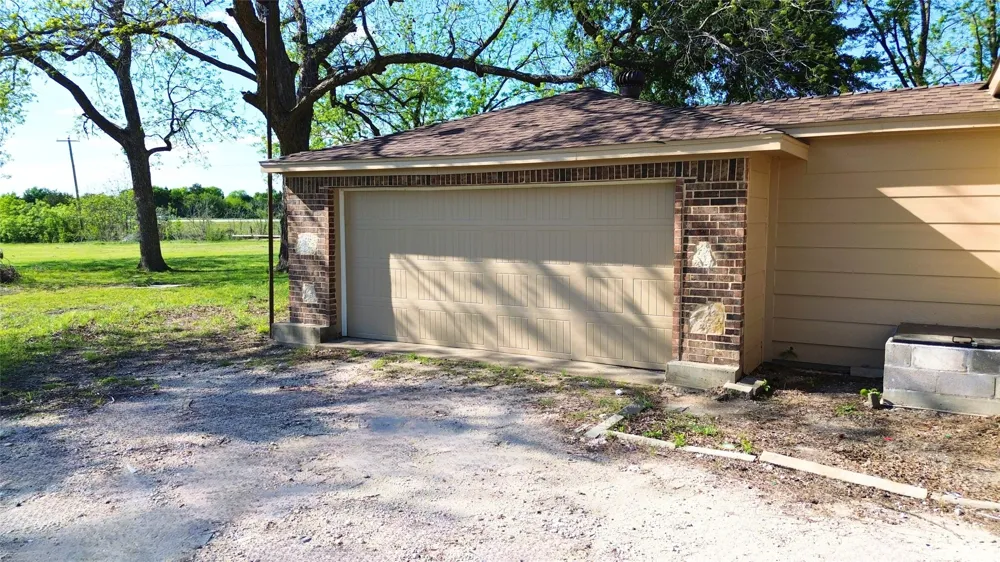 1542 W Reindeer Lancaster, TX 75146