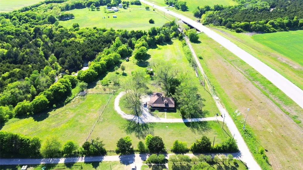 1542 W Reindeer Lancaster, TX 75146