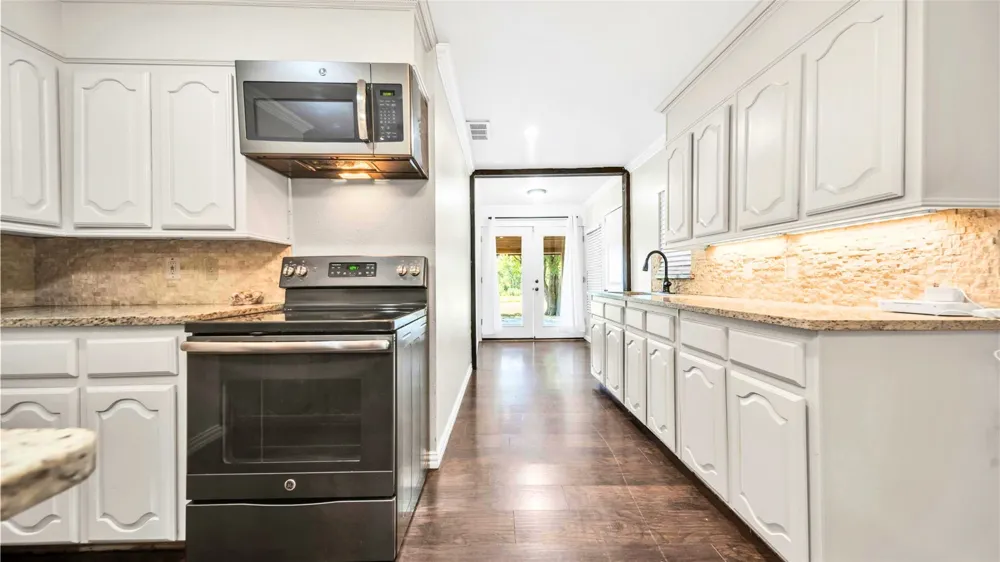 1542 W Reindeer Lancaster, TX 75146