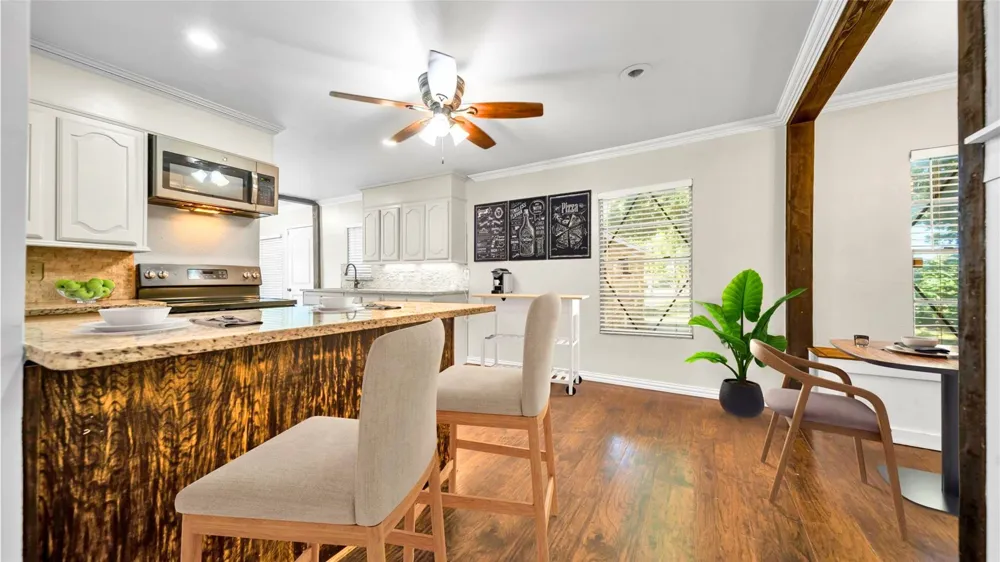 1542 W Reindeer Lancaster, TX 75146