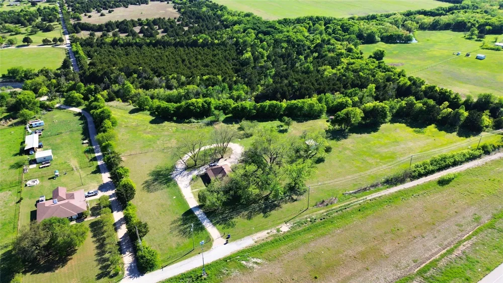 1542 W Reindeer Lancaster, TX 75146