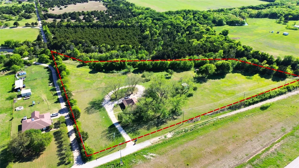 1542 W Reindeer Lancaster, TX 75146