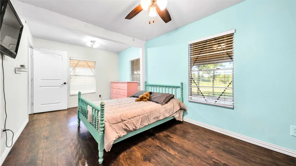 1542 W Reindeer Lancaster, TX 75146