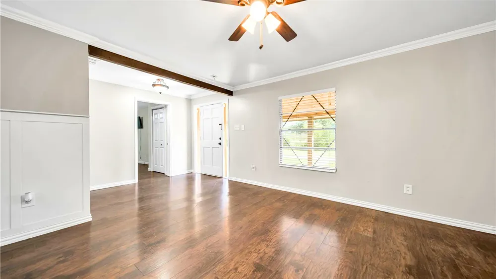 1542 W Reindeer Lancaster, TX 75146