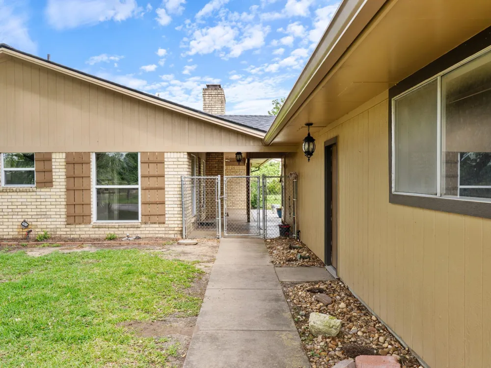 5067 Fm 2668 Bay City, TX 77414