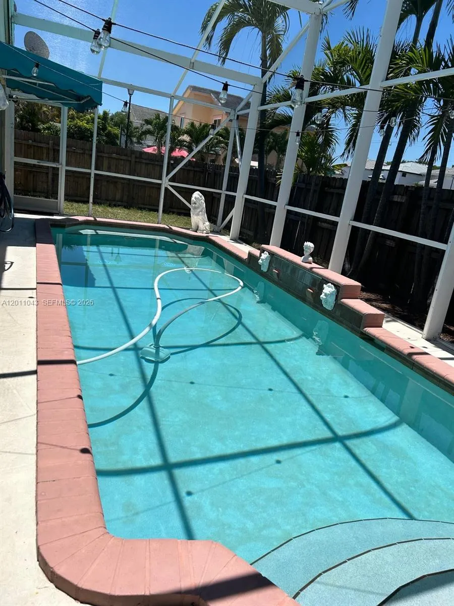 18516 NW 56th Ave Miami Gardens, FL 33055
