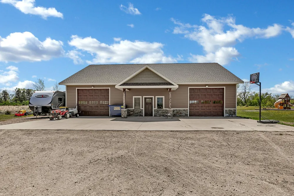 15599 138th Avenue NE Spicer, MN 56288