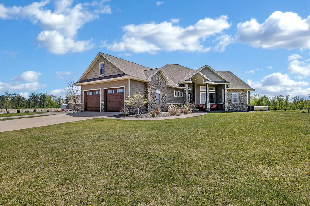15599 138th Avenue NE Spicer, MN 56288