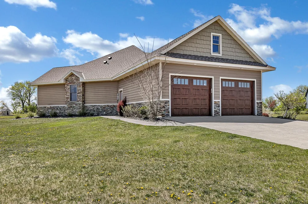 15599 138th Avenue NE Spicer, MN 56288