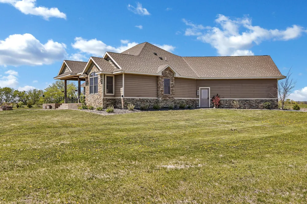 15599 138th Avenue NE Spicer, MN 56288