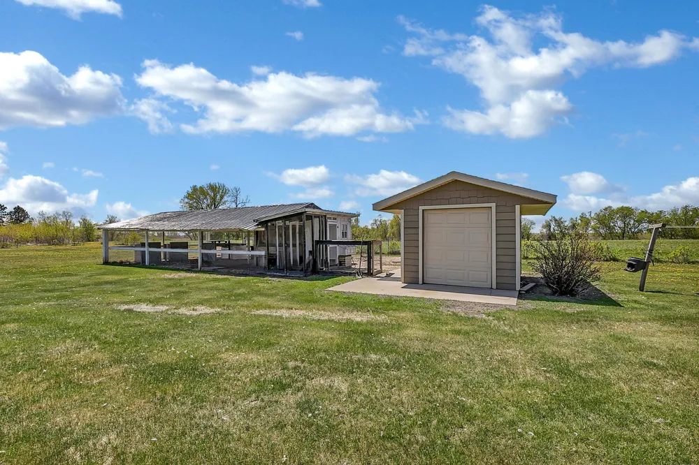 15599 138th Avenue NE Spicer, MN 56288