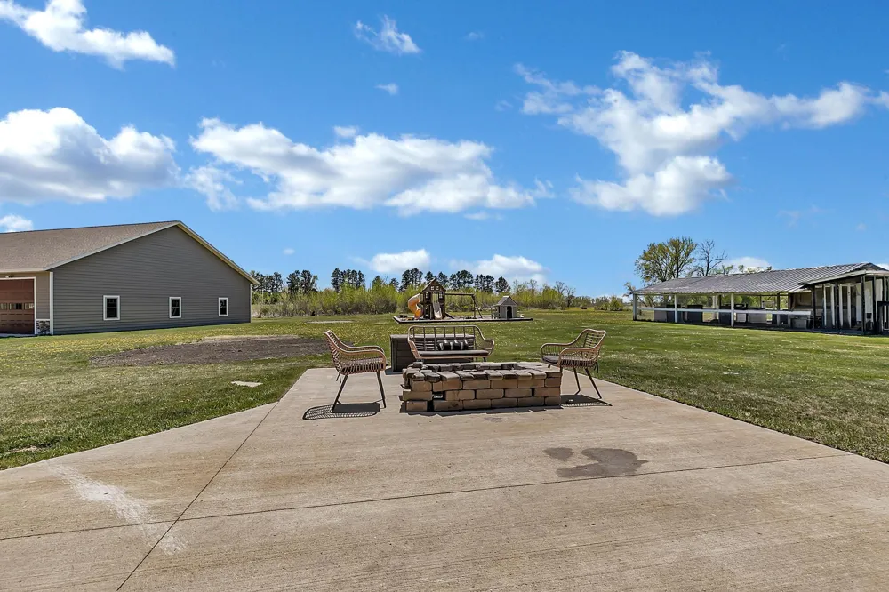 15599 138th Avenue NE Spicer, MN 56288
