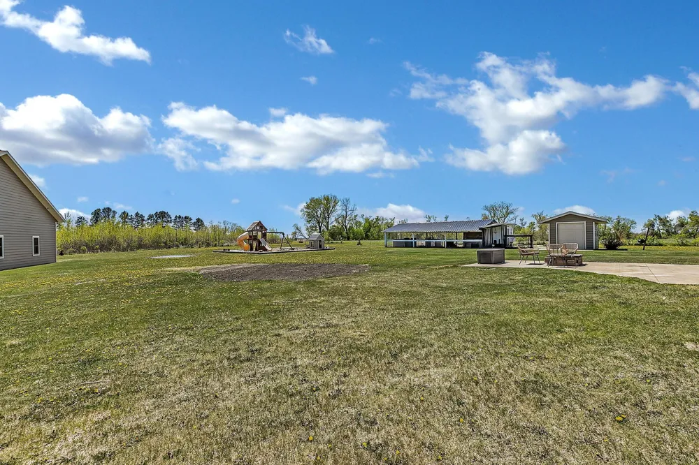 15599 138th Avenue NE Spicer, MN 56288