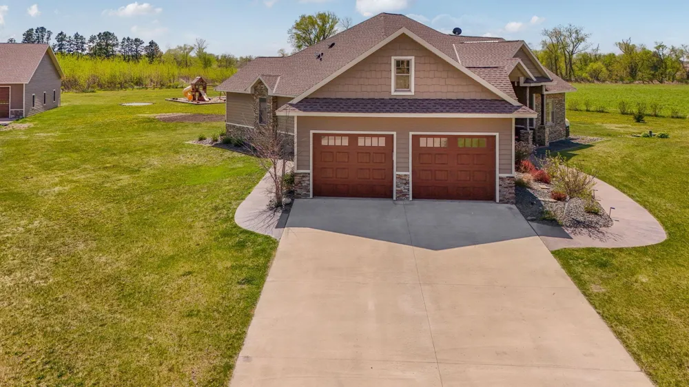 15599 138th Avenue NE Spicer, MN 56288