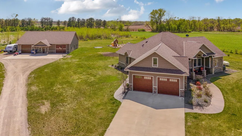 15599 138th Avenue NE Spicer, MN 56288