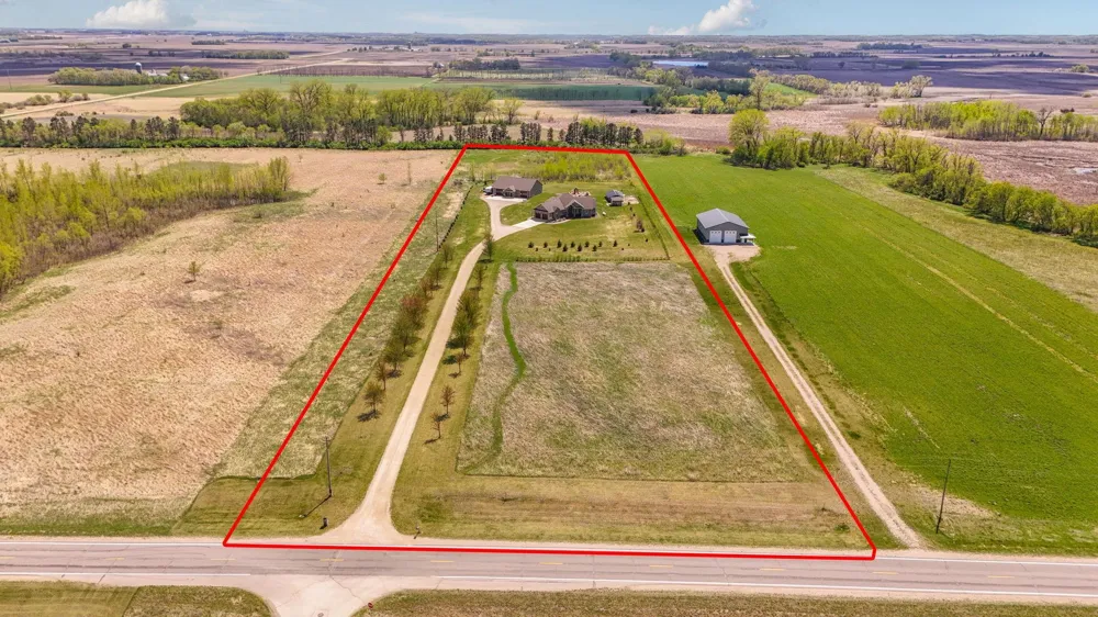 15599 138th Avenue NE Spicer, MN 56288