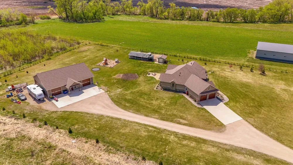 15599 138th Avenue NE Spicer, MN 56288