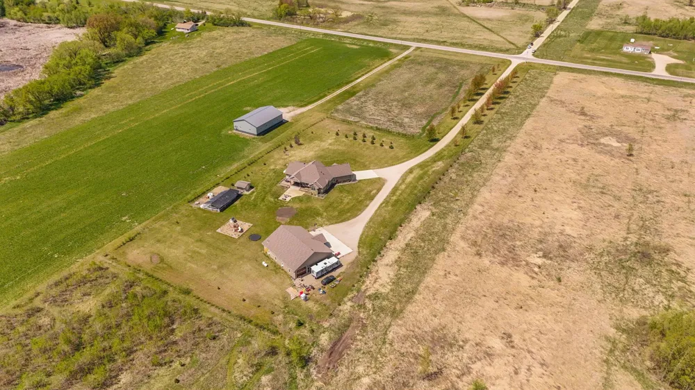 15599 138th Avenue NE Spicer, MN 56288