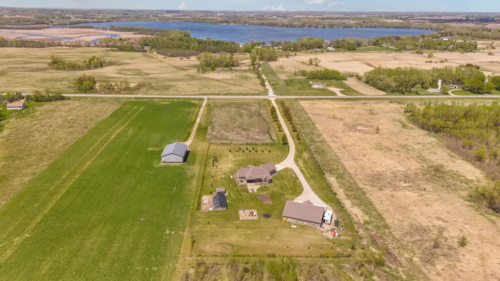 15599 138th Avenue NE Spicer, MN 56288