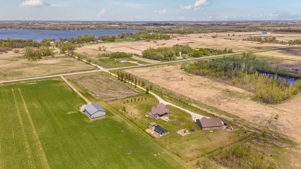 15599 138th Avenue NE Spicer, MN 56288