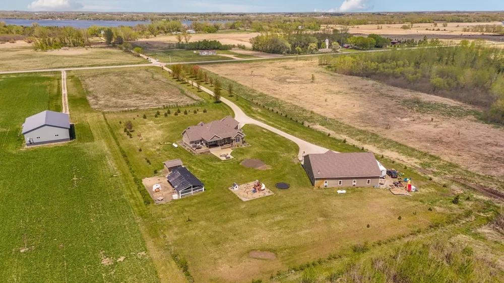 15599 138th Avenue NE Spicer, MN 56288