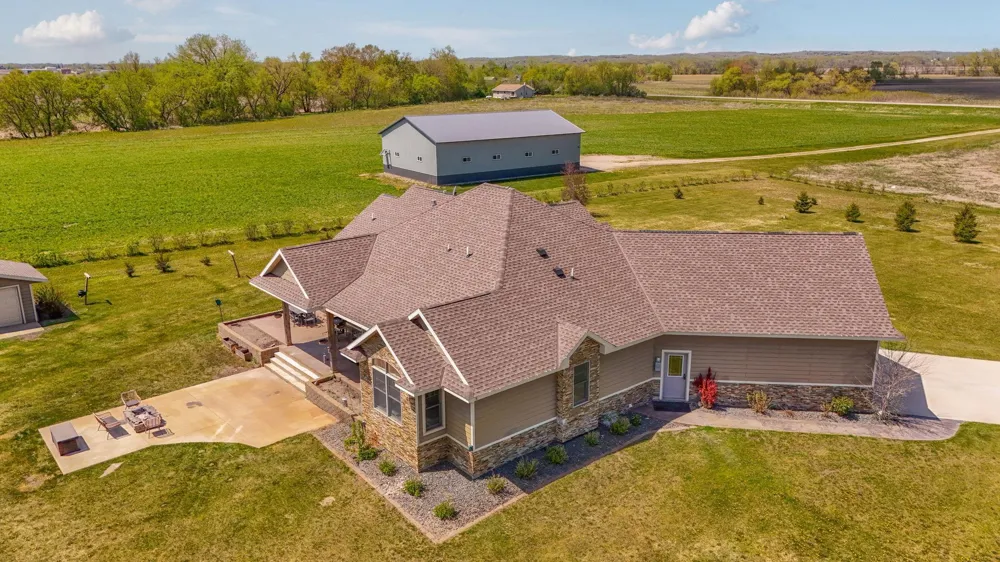 15599 138th Avenue NE Spicer, MN 56288