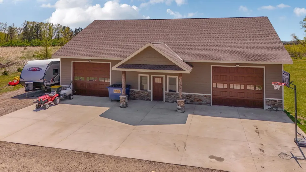 15599 138th Avenue NE Spicer, MN 56288