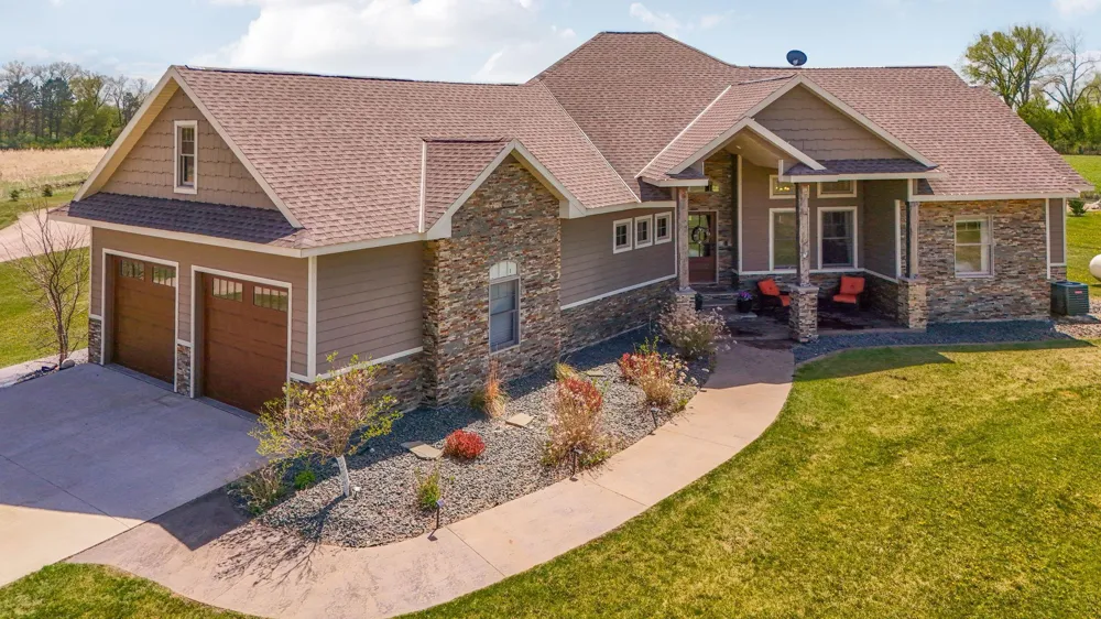 15599 138th Avenue NE Spicer, MN 56288