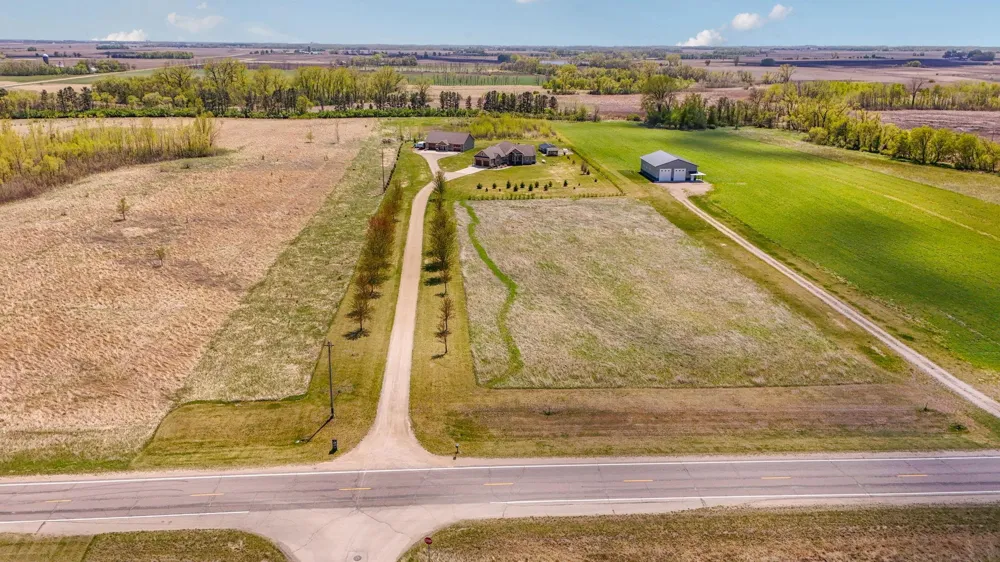 15599 138th Avenue NE Spicer, MN 56288