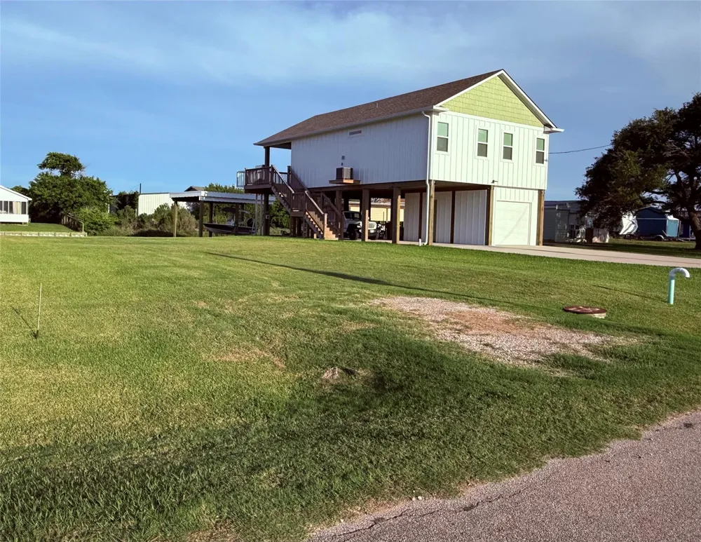 2041 County Road 201 Sargent, TX 77414