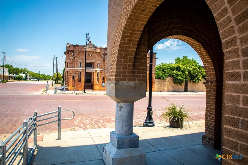 200 E Clark Street Bartlett, TX 76511