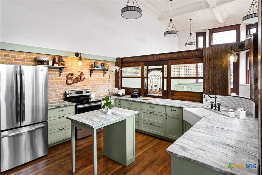 200 E Clark Street Bartlett, TX 76511
