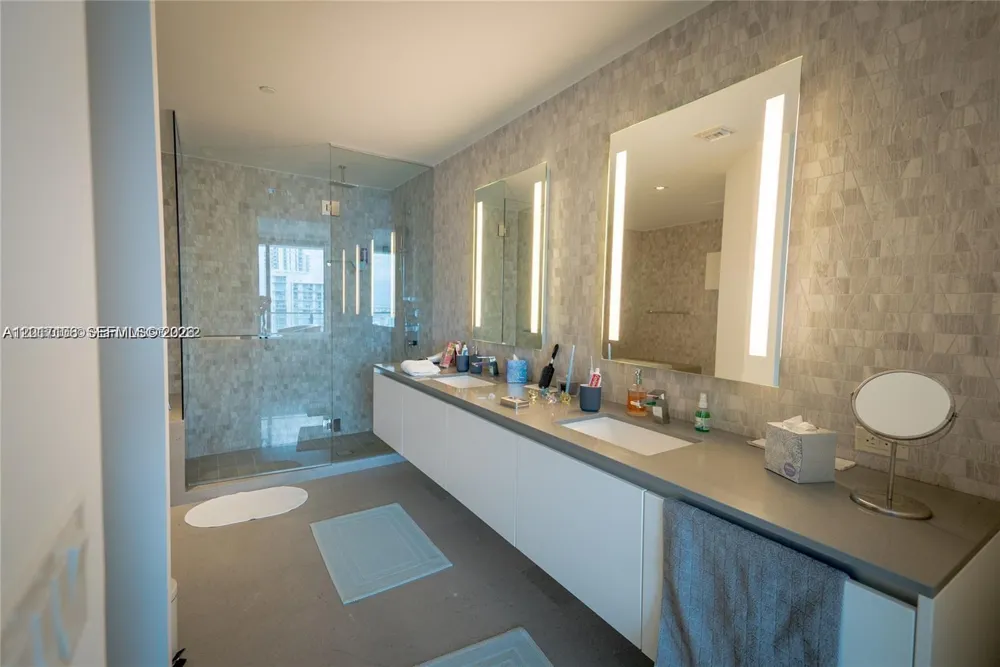 68 SE 6th St #2510 Miami, FL 33131