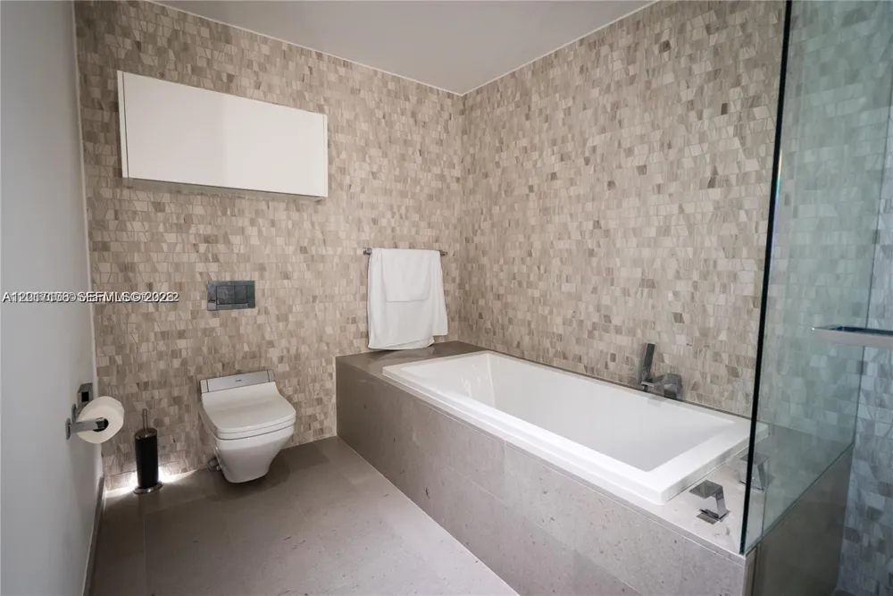 68 SE 6th St #2510 Miami, FL 33131