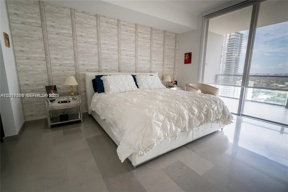 68 SE 6th St #2510 Miami, FL 33131