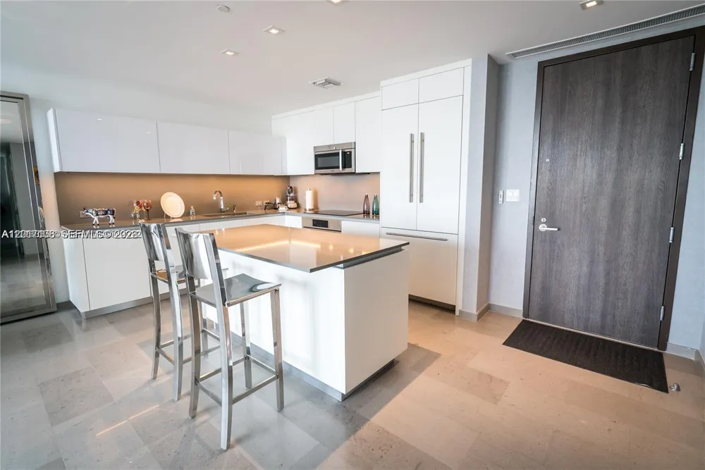 68 SE 6th St #2510 Miami, FL 33131